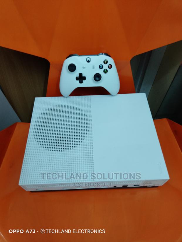 Microsoft Xbox One S - thumbnail 2