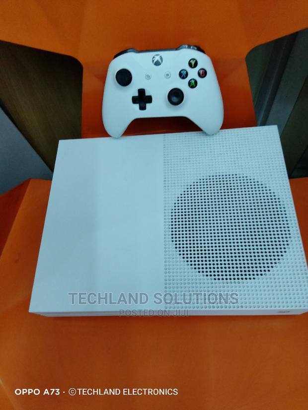 Microsoft Xbox One S - thumbnail 3