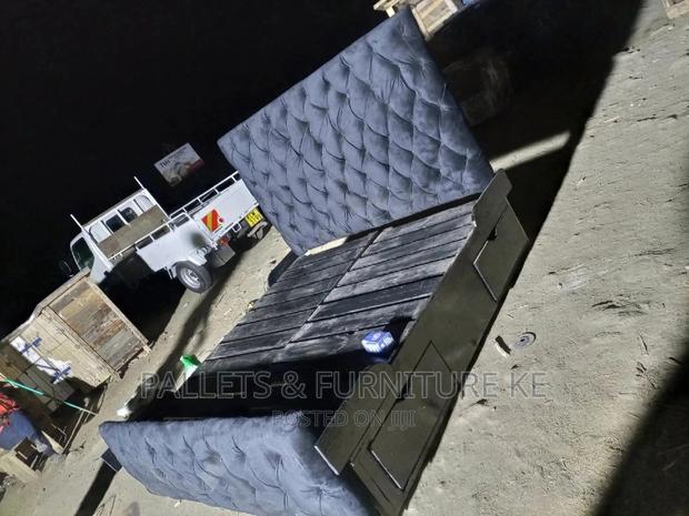 Upholstery Pallet Bed - thumbnail 3