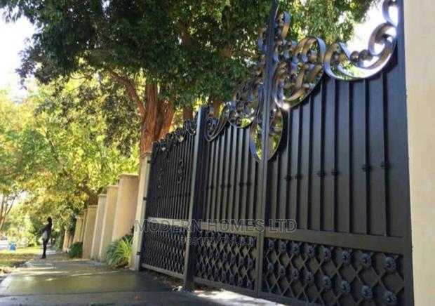 Modern Homes Automatic Iron Main Door Gate - main view