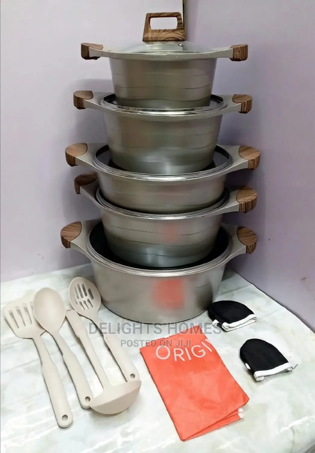 17pc Dessini Cookware Set