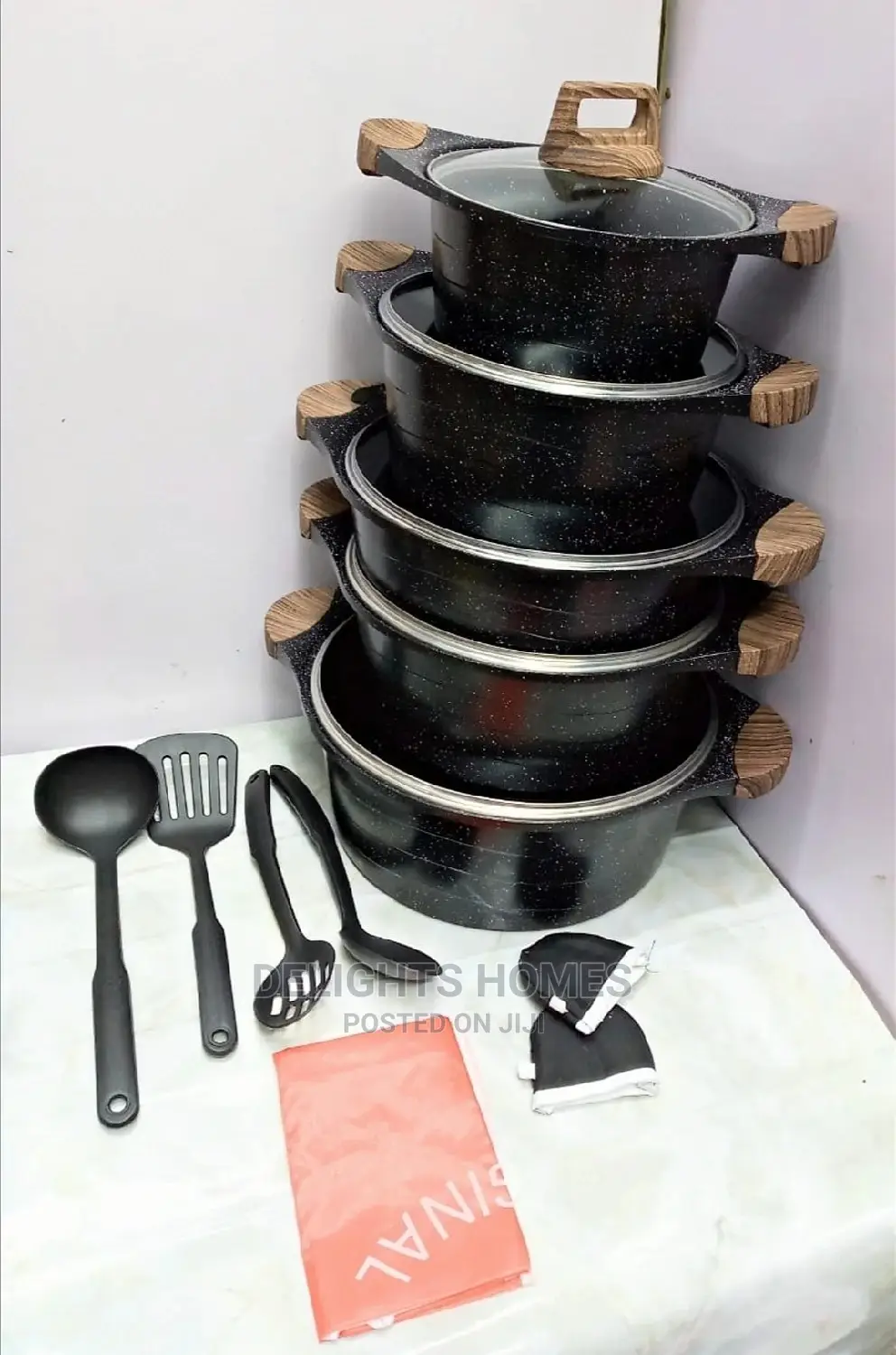 17pc Dessini Cookware Set