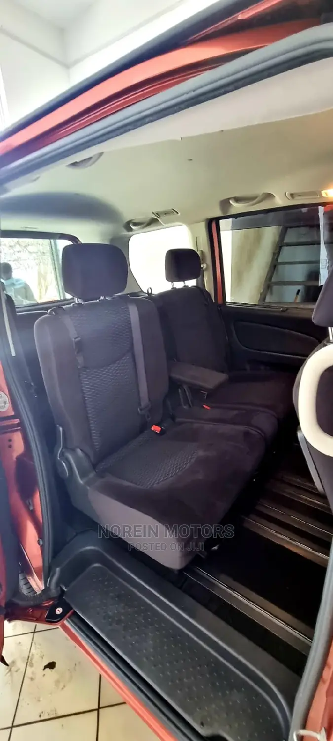 Nissan Serena 2014 Orange