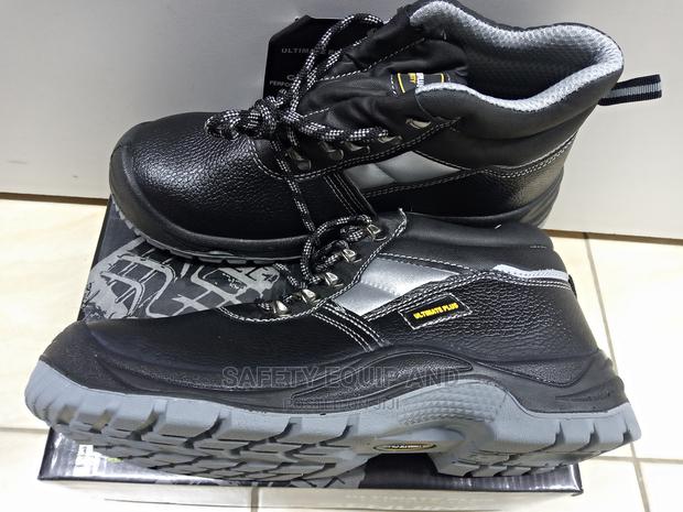 Safety Boots at Safety Hub-Industrial Feet Protection