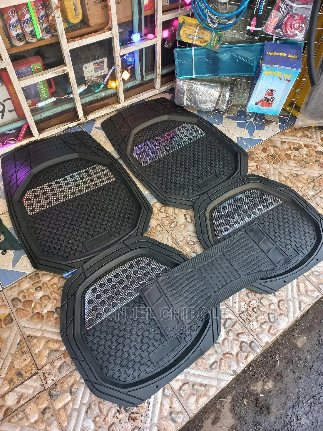 New 5 Seater Universal Floor Marts, Free Delivery Within Cbd