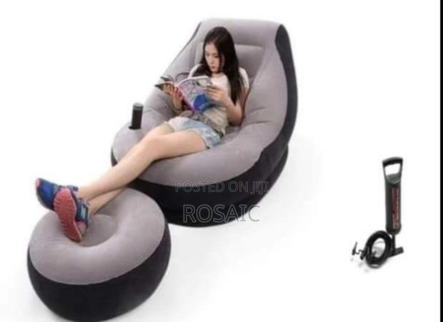 Inflatable Seat With Manual Pump