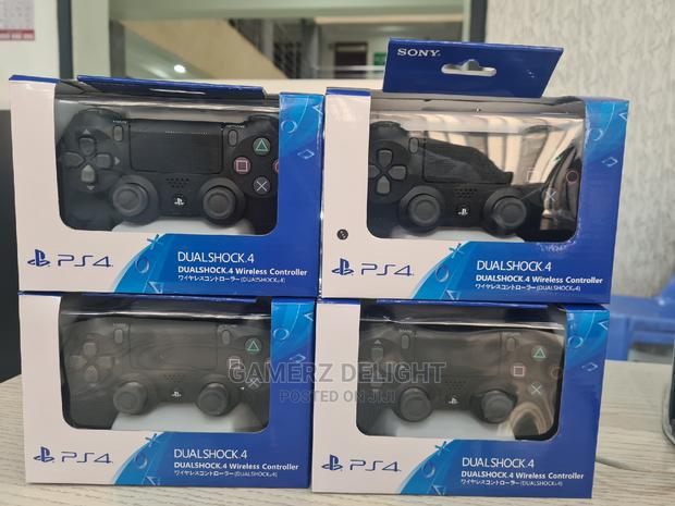 Play-Station 4 Controllers