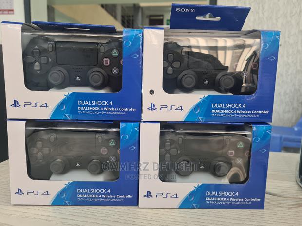 Play-Station 4 Controllers - thumbnail 2