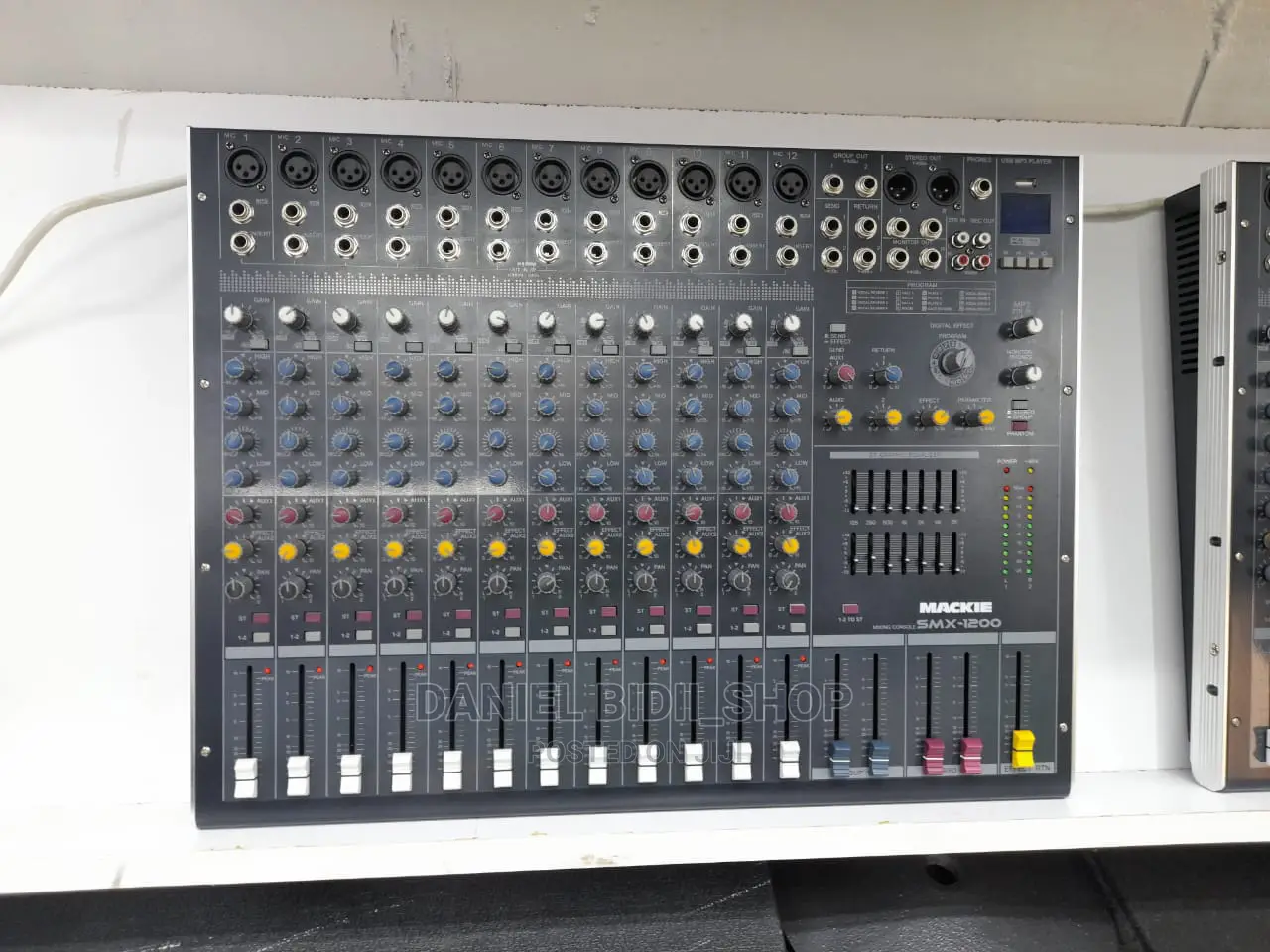 Mackie Plain Mixer 12channel Smx-1200