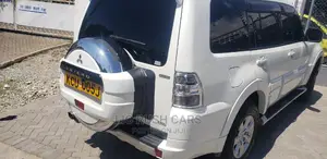 Mitsubishi Pajero 2014 White