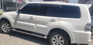 Mitsubishi Pajero 2014 White