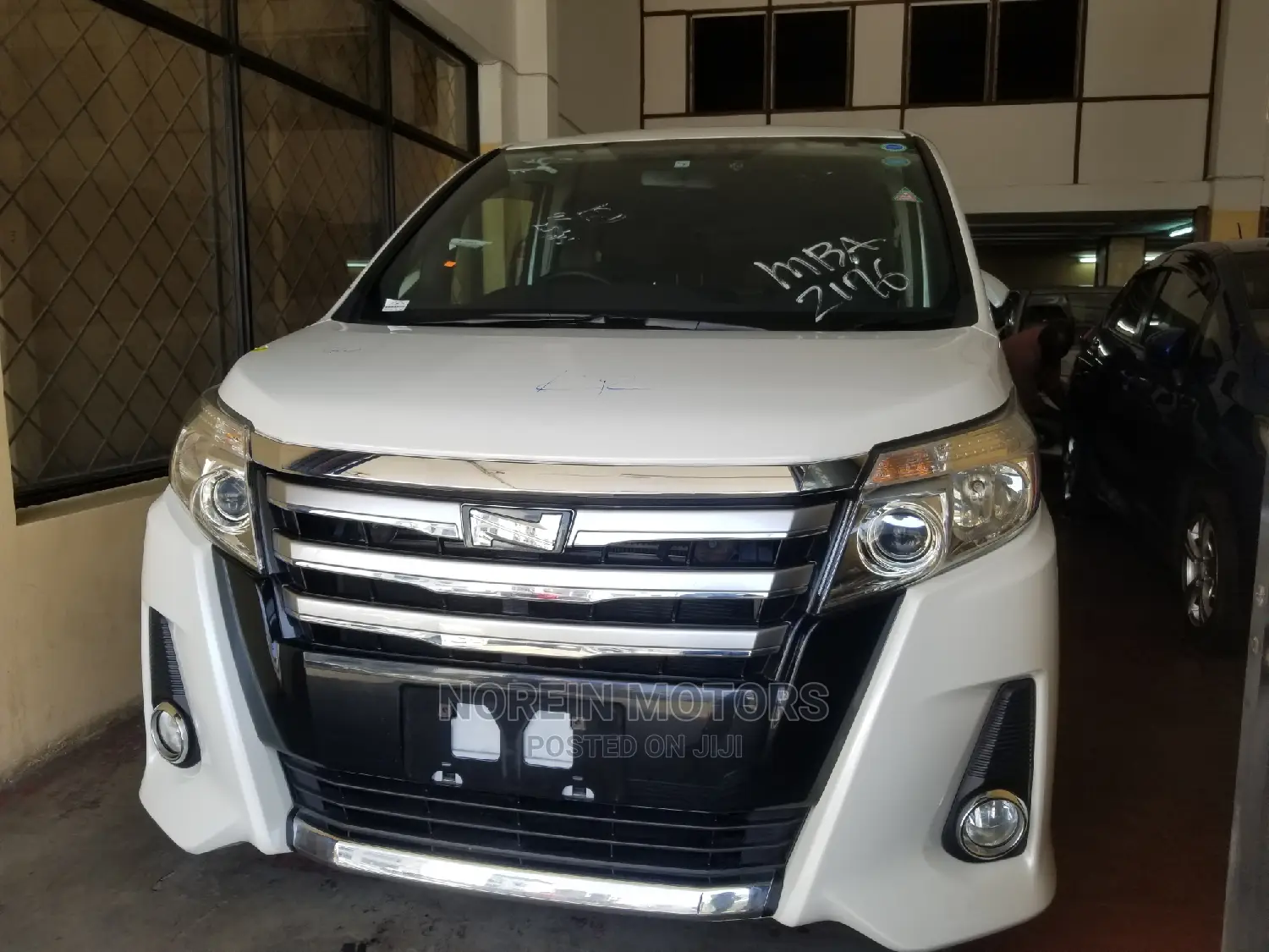 Toyota Noah 2014 Off white