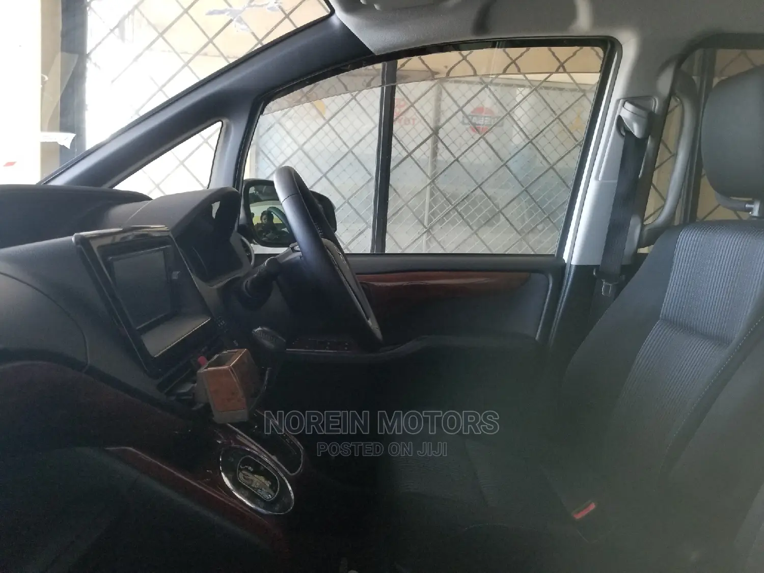 Toyota Noah 2014 Off white