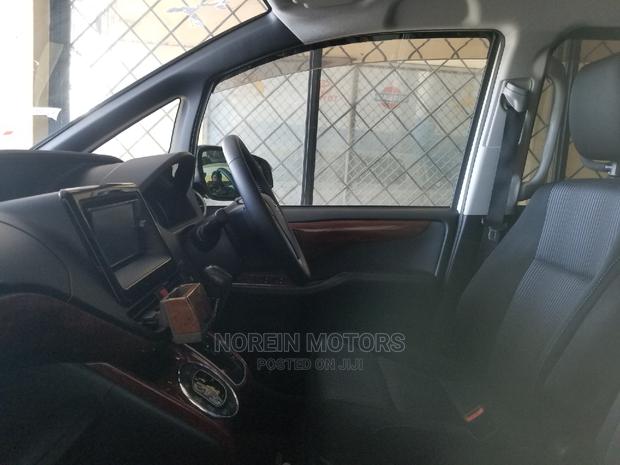 Toyota Noah 2014 Off white - thumbnail 6