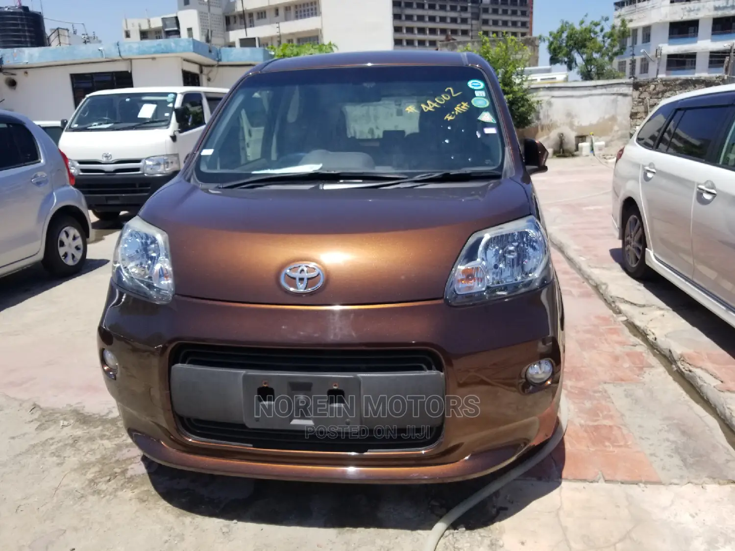 Toyota Spade 2015 Brown
