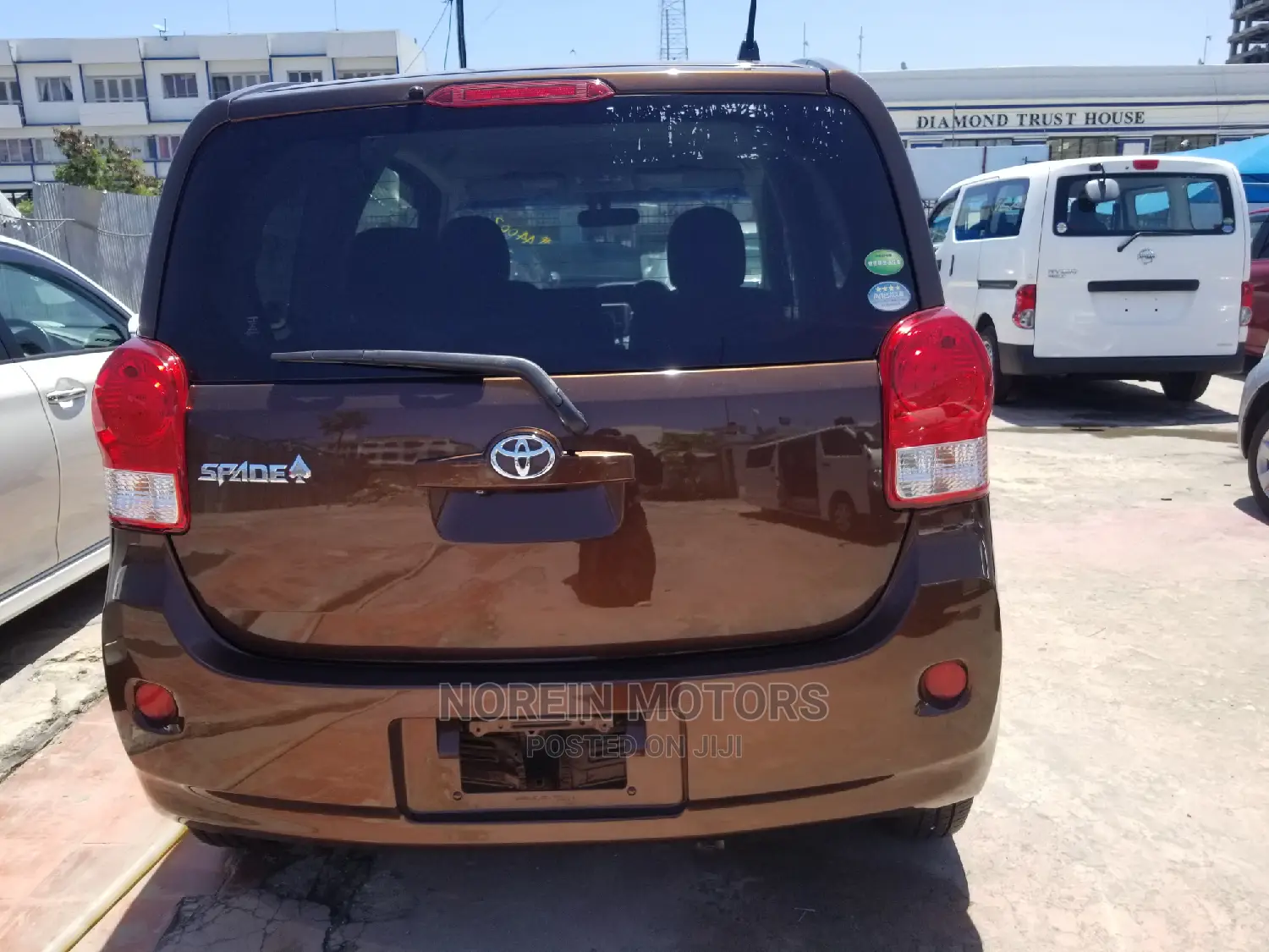 Toyota Spade 2015 Brown