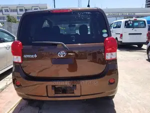 Toyota Spade 2015 Brown