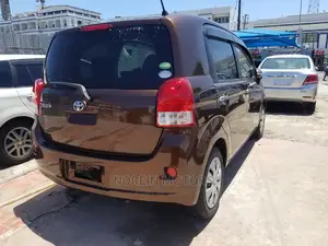 Toyota Spade 2015 Brown