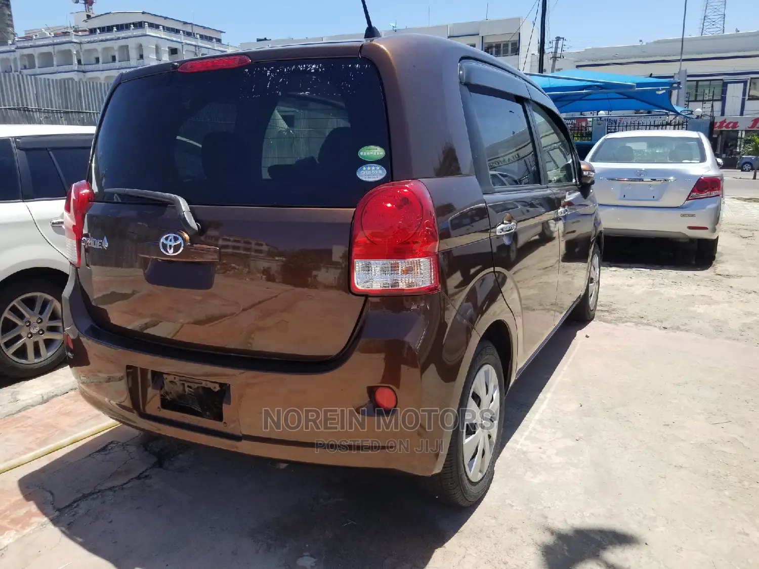 Toyota Spade 2015 Brown