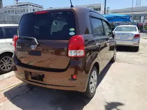 Toyota Spade 2015 Brown