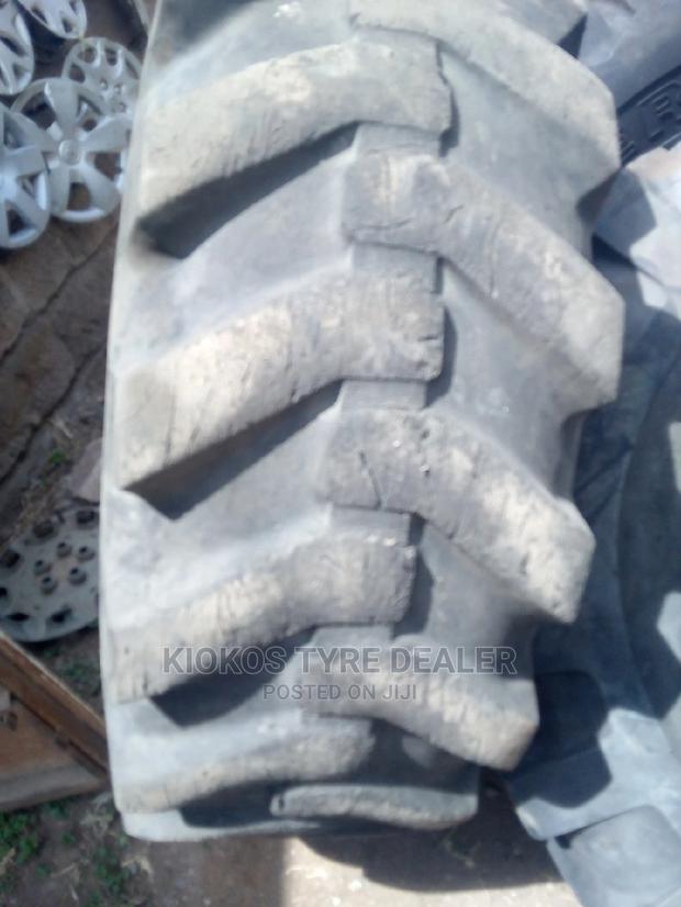17.5-25 Second Hand Tractor Tyres and It Has Good Condition
