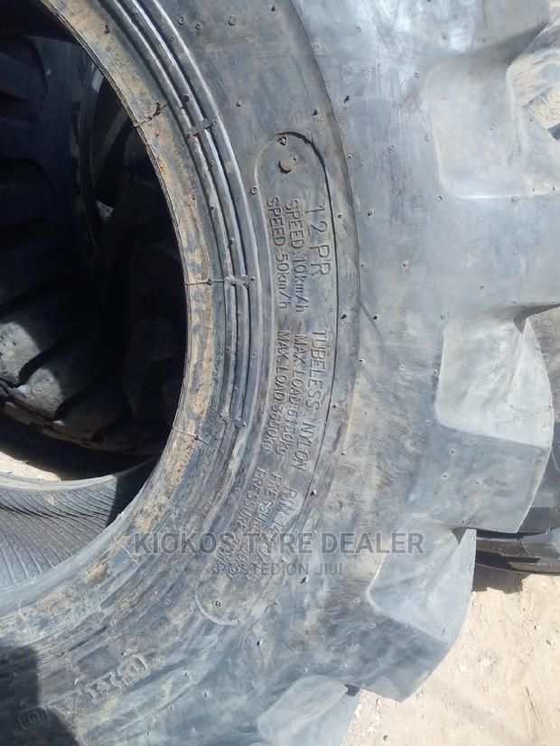 17.5-25 Second Hand Tractor Tyres and It Has Good Condition - thumbnail 2
