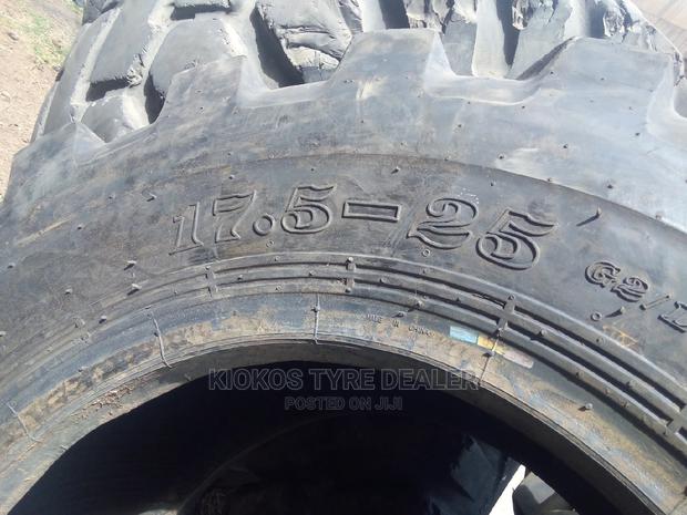 17.5-25 Second Hand Tractor Tyres and It Has Good Condition - thumbnail 3