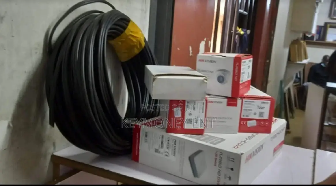 Complete Set 4CCTV Security Cameras Indoors/Outdoors