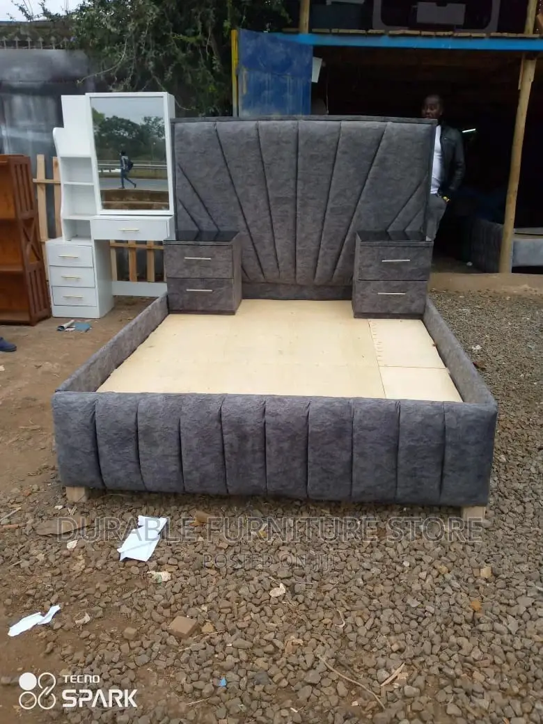 Tufted Bed 6* 6 With Drows