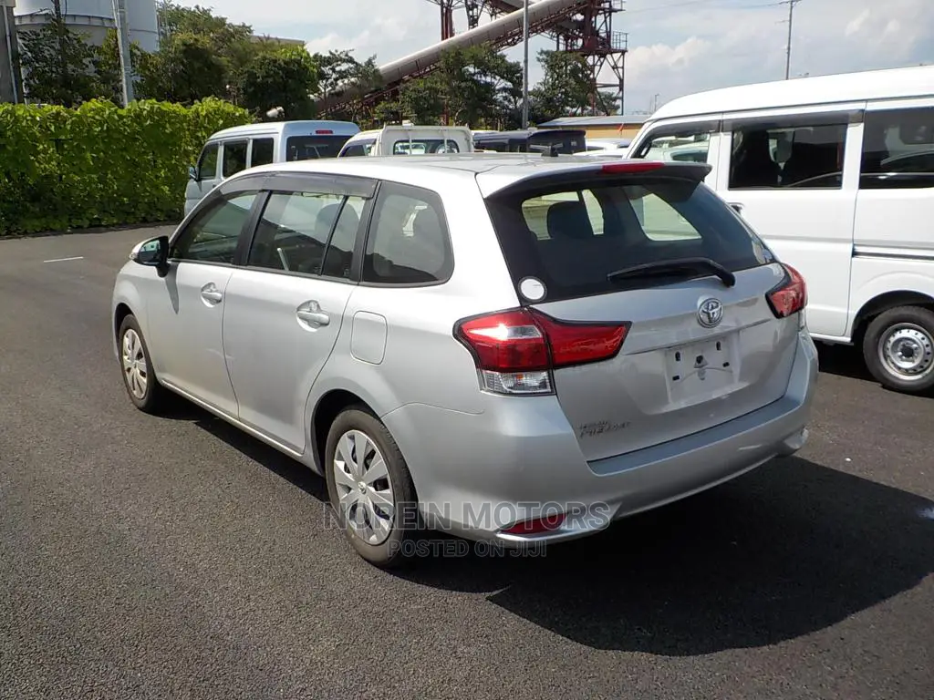 Toyota Fielder 2016 Silver