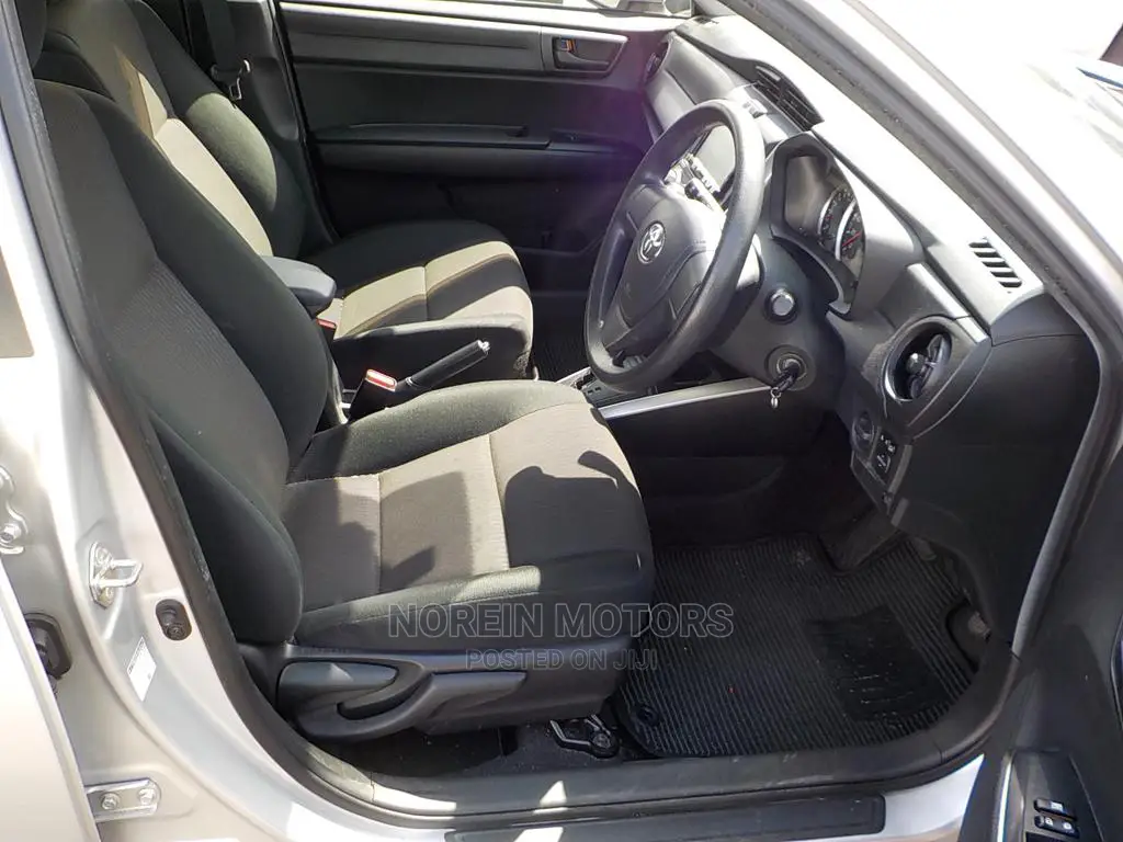 Toyota Fielder 2016 Silver