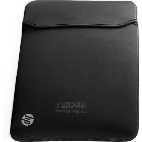 HP Chroma Geo Rev Neoprene Reversible 15.6′′ Laptop Sleeve
