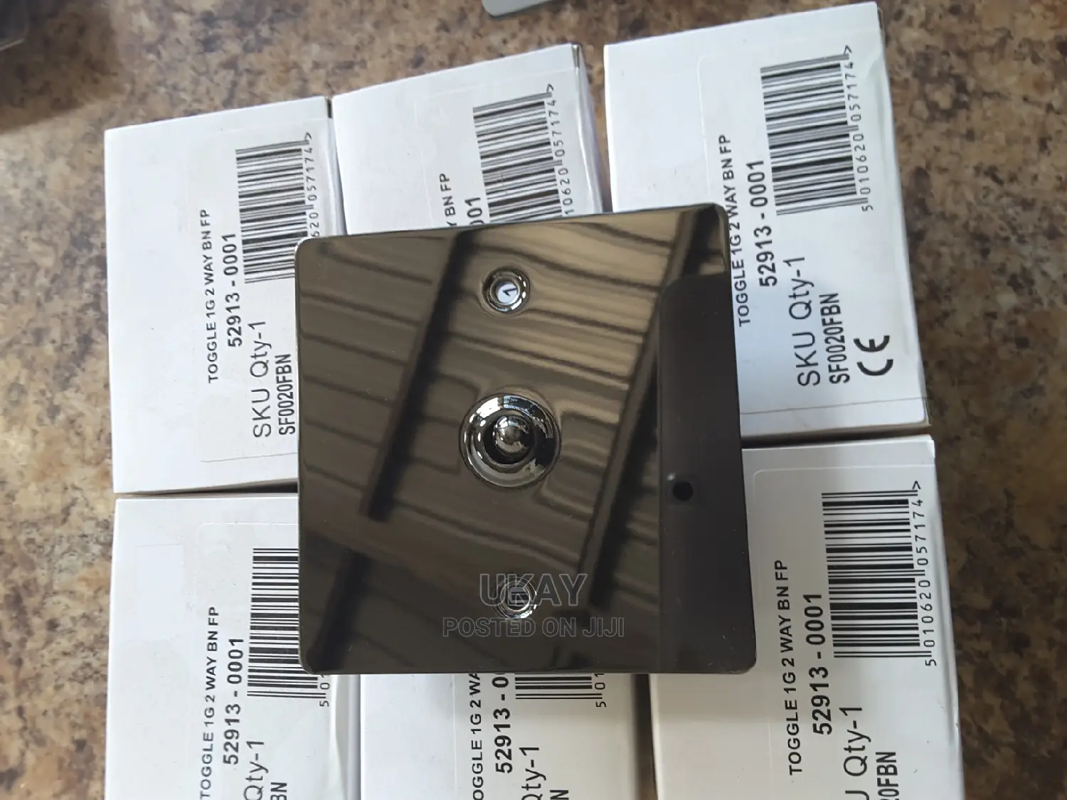 Uk-Toggle 1G 2 Way Bn Fp Switch