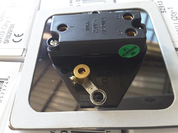 Uk-Toggle 1G 2 Way Bn Fp Switch - thumbnail 4