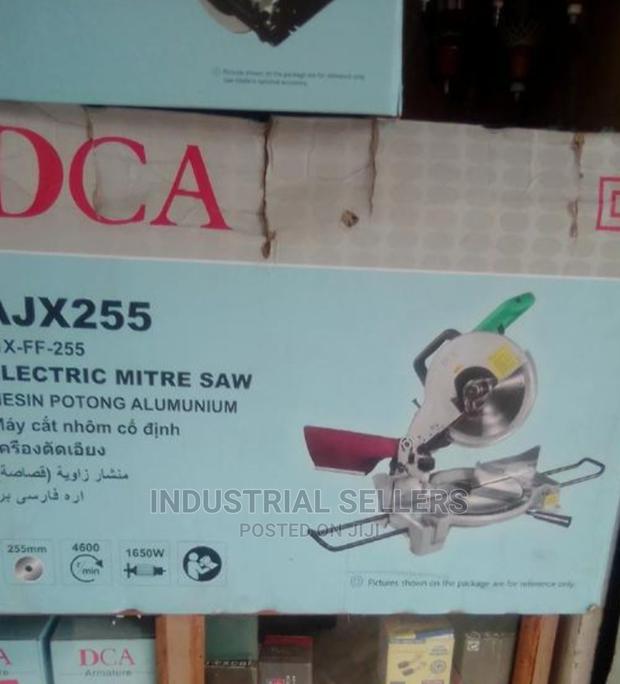 Quality Operational Electric Mitre Saw