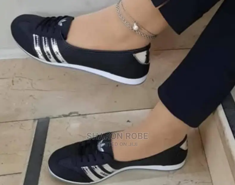 Adidas Sneakers