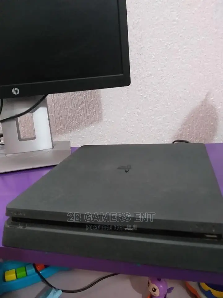 EX UK Play Station 4 Slim, Perfect