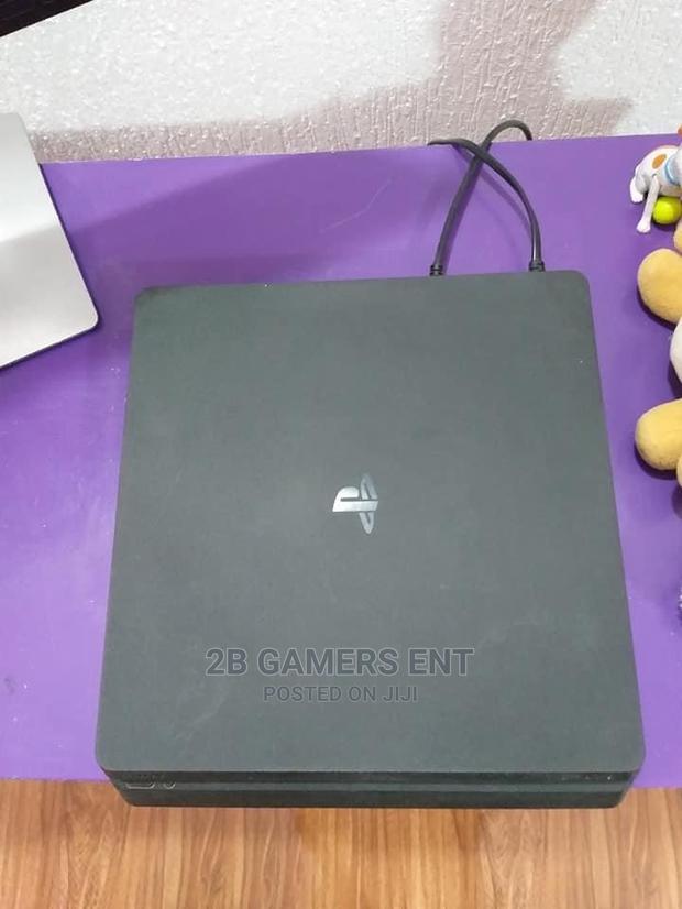 EX UK Play Station 4 Slim, Perfect