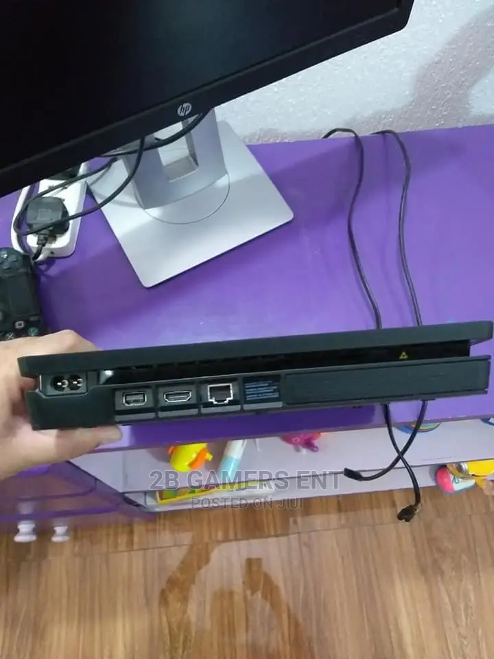 EX UK Play Station 4 Slim, Perfect