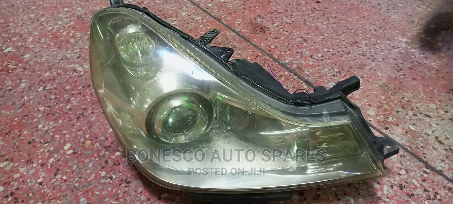 Nissan Wingroad Right Xenon Headlight Assembly