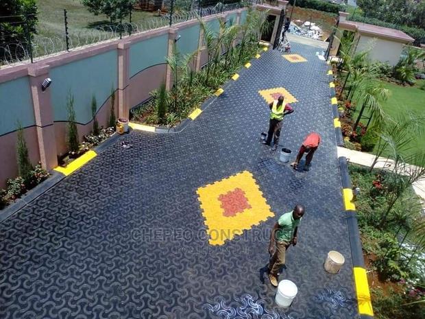 High Quality Colured Cabro / Pavers - thumbnail 2