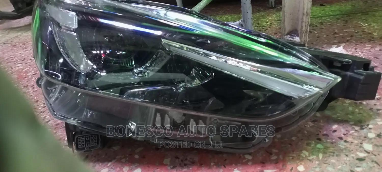 Mazda CX-9 Xenon Right Headlight Assembly