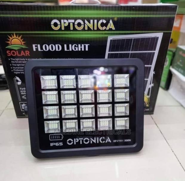 200 Watt Solar Floodlight - thumbnail 2