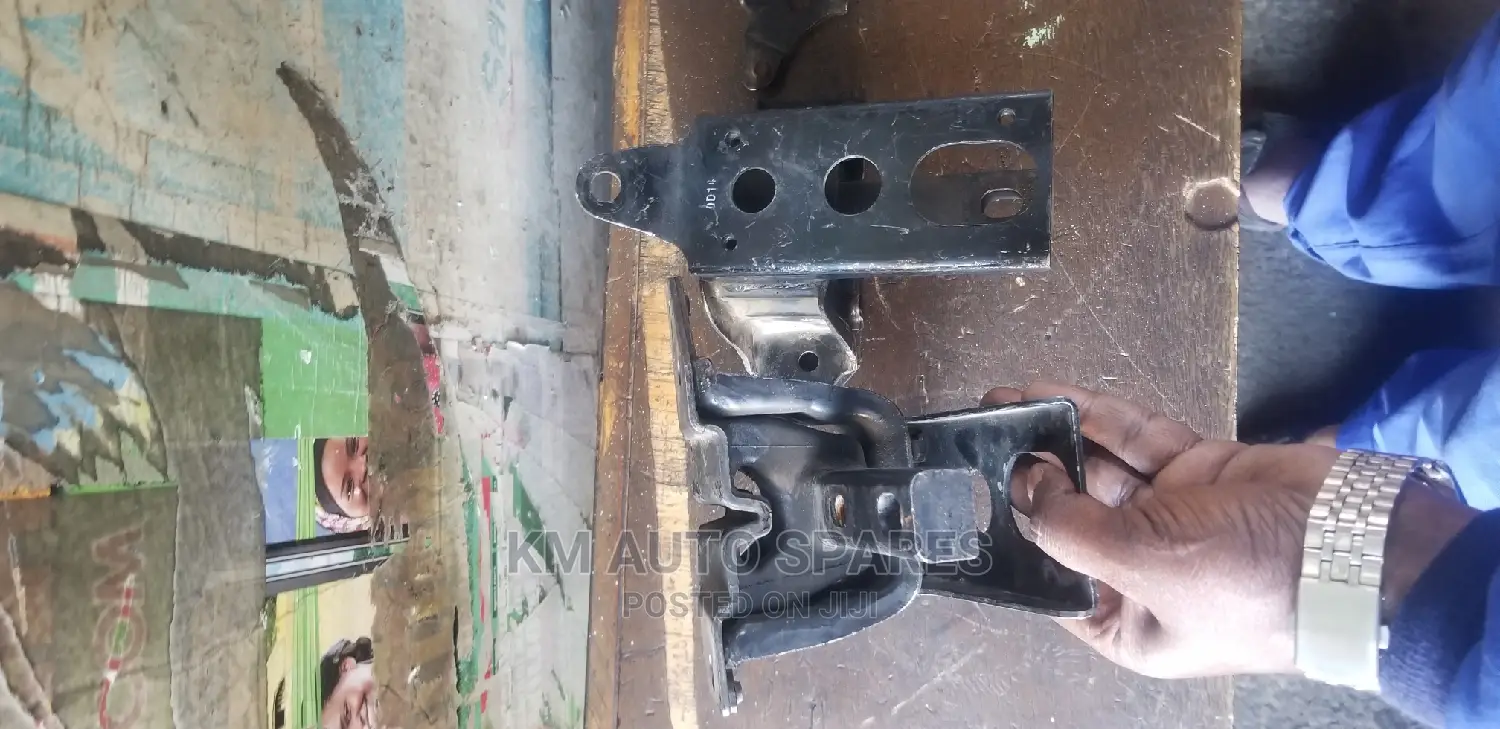 Toyota Passo Sette Gearbox Mount.