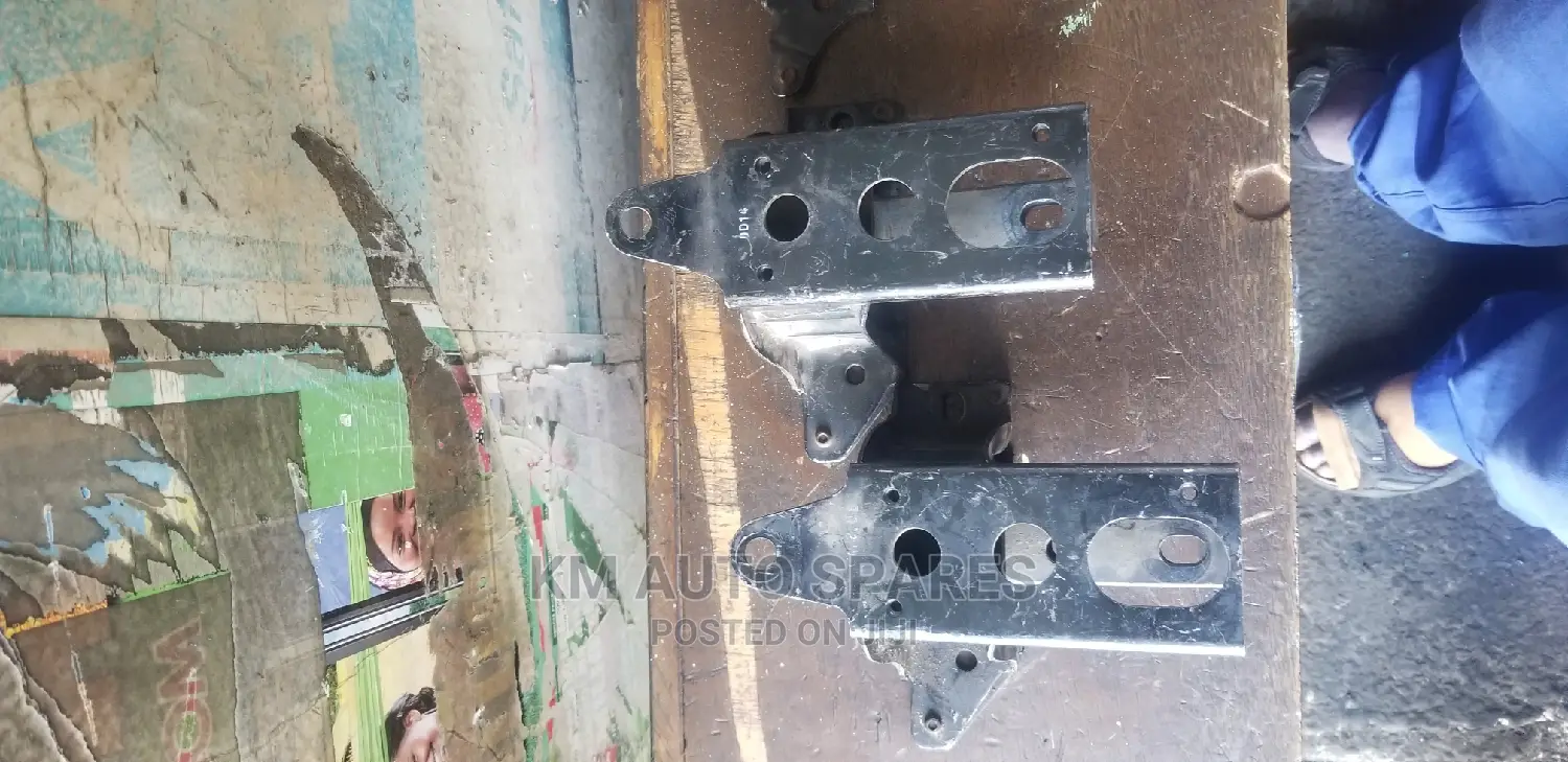 Toyota Passo Sette Gearbox Mount.