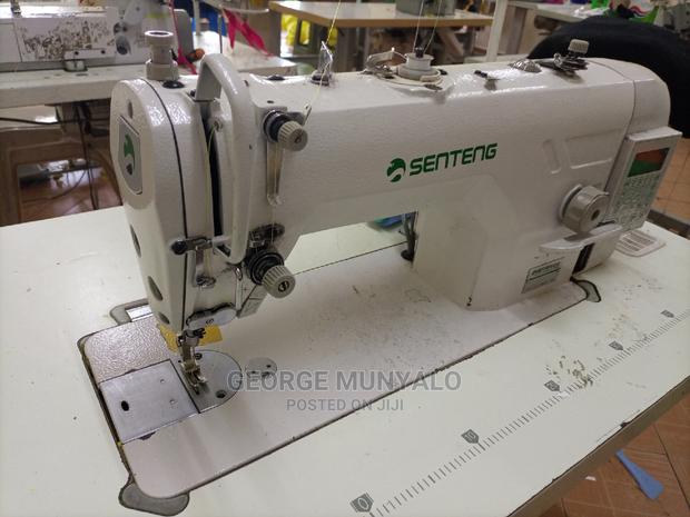 Straight Sewing Machine With Auto Trimmer - thumbnail 3