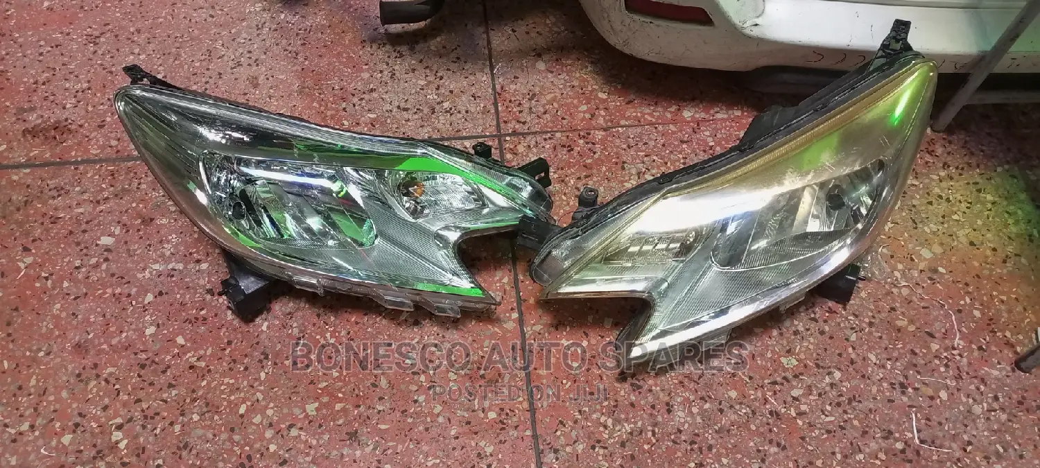 Nissan Note 2011/12/13 Nonxenon Headlights Assembly