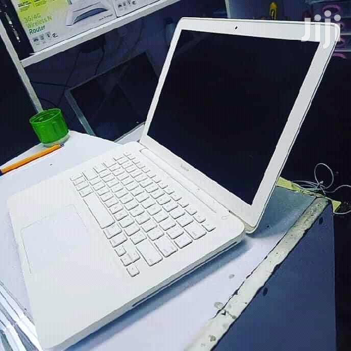 Apple Macbook 4 Unibody 14inchs 250Gb Hdd 4Gb Ram
