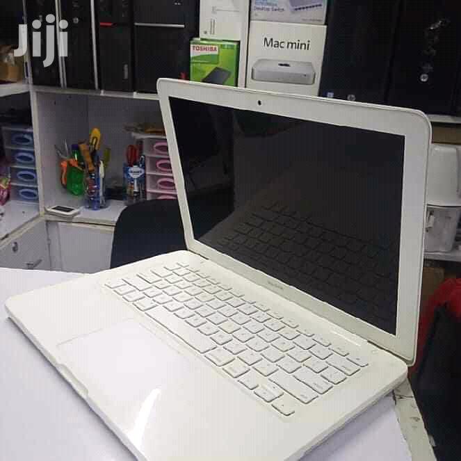 Apple Macbook 4 Unibody 14inchs 250Gb Hdd 4Gb Ram