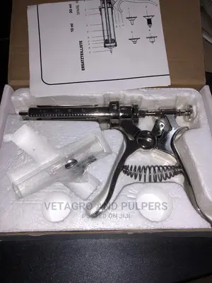Revolver Syringe for Animals